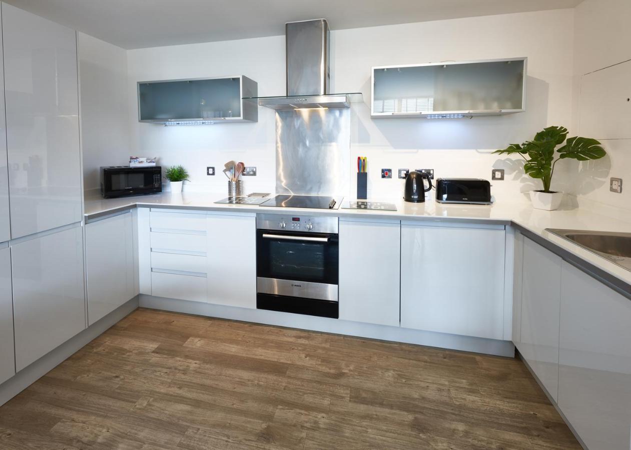 Shortstaymk Vizion Apartments, With Free Superfast Wi-Fi, Parking, Sky Sports And Movies Milton Keynes Esterno foto