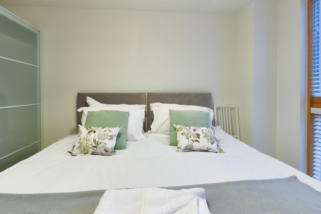 Shortstaymk Vizion Apartments, With Free Superfast Wi-Fi, Parking, Sky Sports And Movies Milton Keynes Esterno foto
