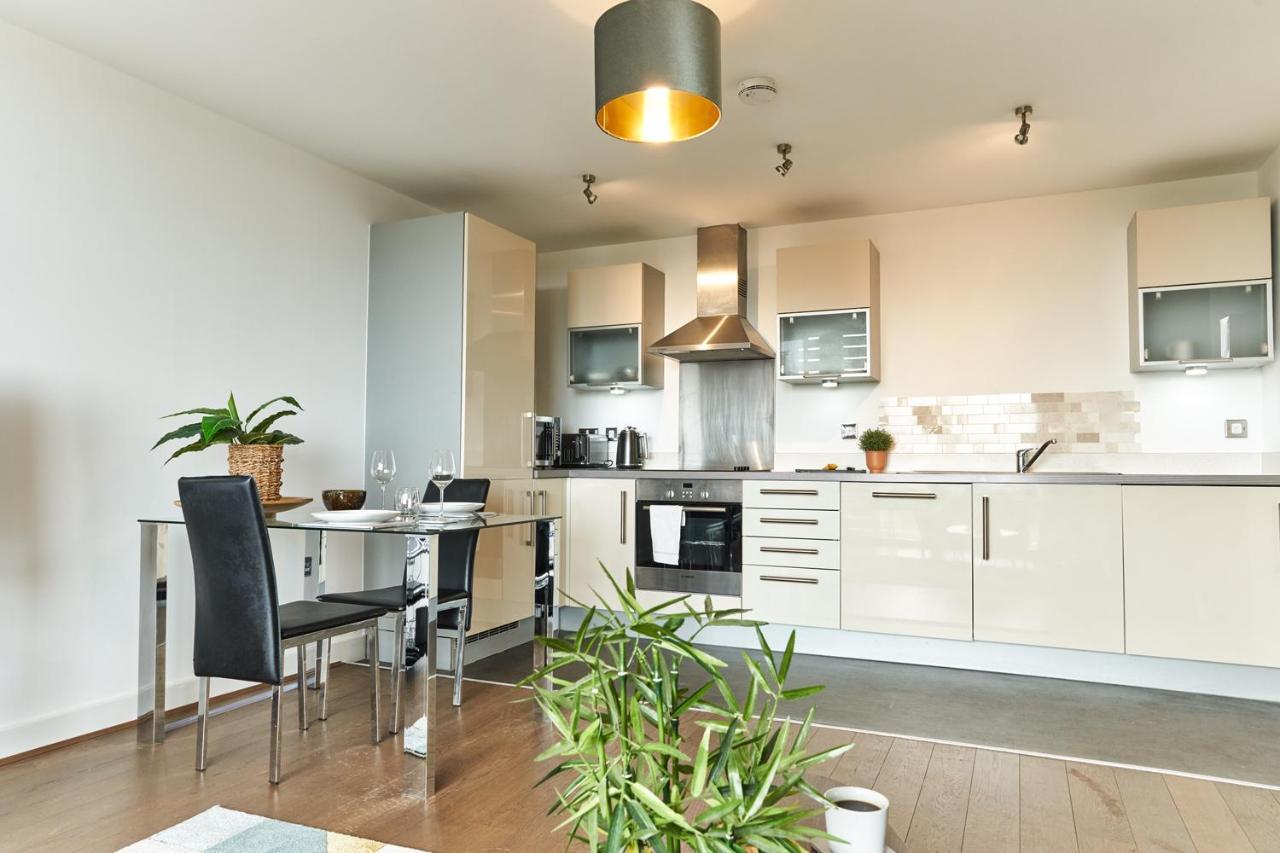 Shortstaymk Vizion Apartments, With Free Superfast Wi-Fi, Parking, Sky Sports And Movies Milton Keynes Esterno foto