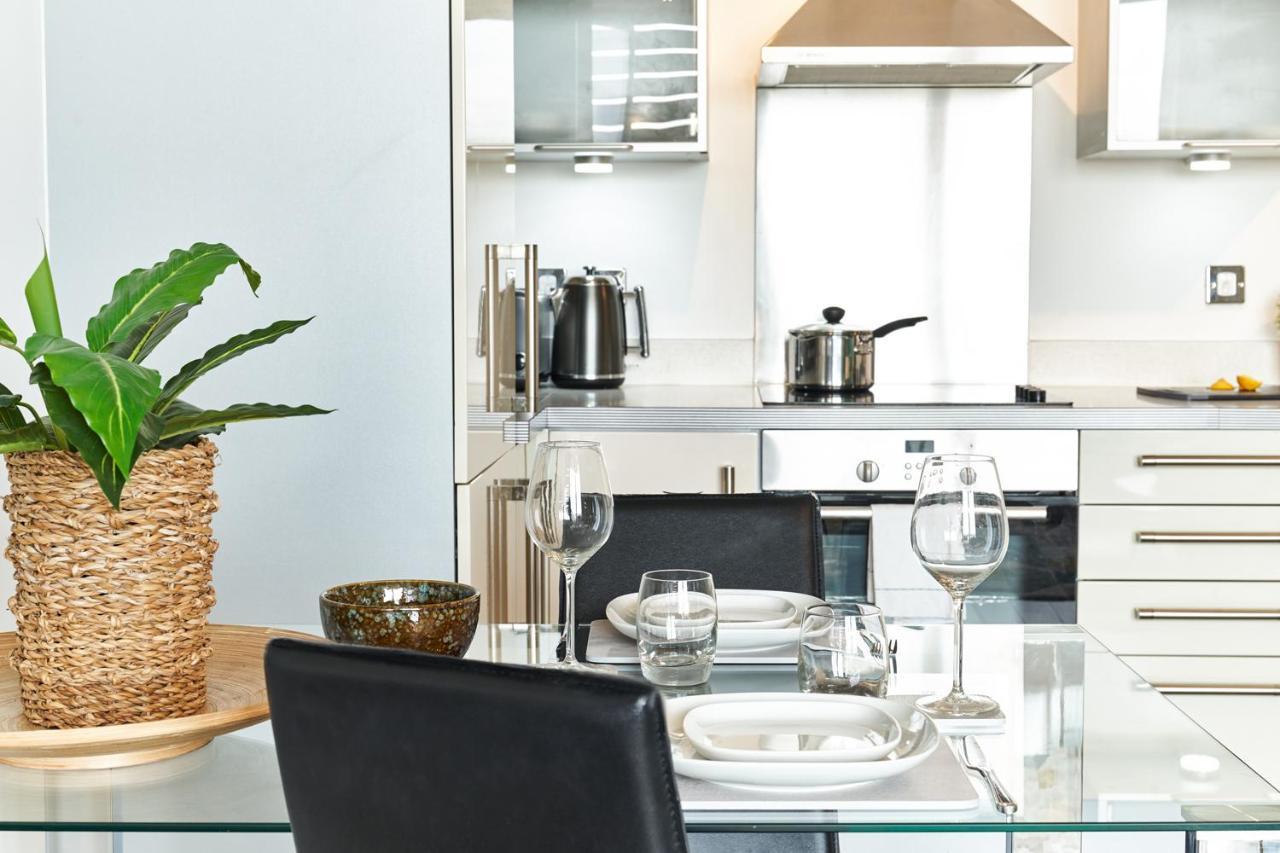 Shortstaymk Vizion Apartments, With Free Superfast Wi-Fi, Parking, Sky Sports And Movies Milton Keynes Esterno foto