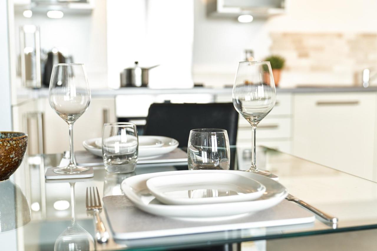 Shortstaymk Vizion Apartments, With Free Superfast Wi-Fi, Parking, Sky Sports And Movies Milton Keynes Esterno foto