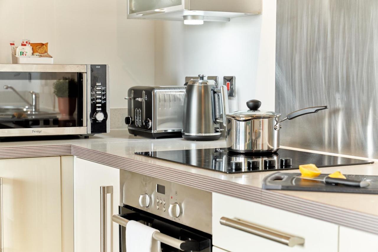 Shortstaymk Vizion Apartments, With Free Superfast Wi-Fi, Parking, Sky Sports And Movies Milton Keynes Esterno foto