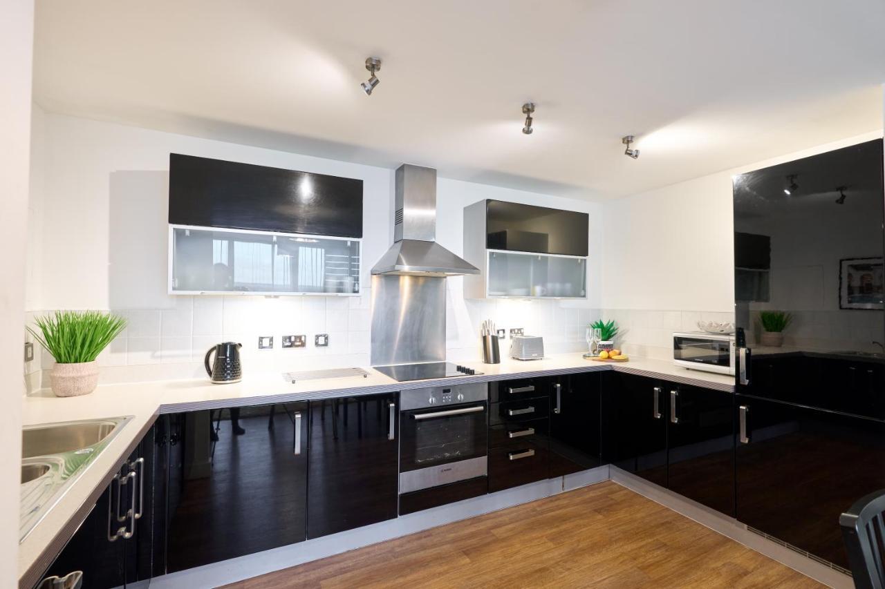 Shortstaymk Vizion Apartments, With Free Superfast Wi-Fi, Parking, Sky Sports And Movies Milton Keynes Esterno foto