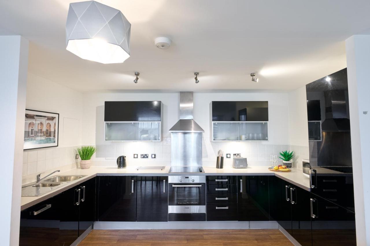 Shortstaymk Vizion Apartments, With Free Superfast Wi-Fi, Parking, Sky Sports And Movies Milton Keynes Esterno foto