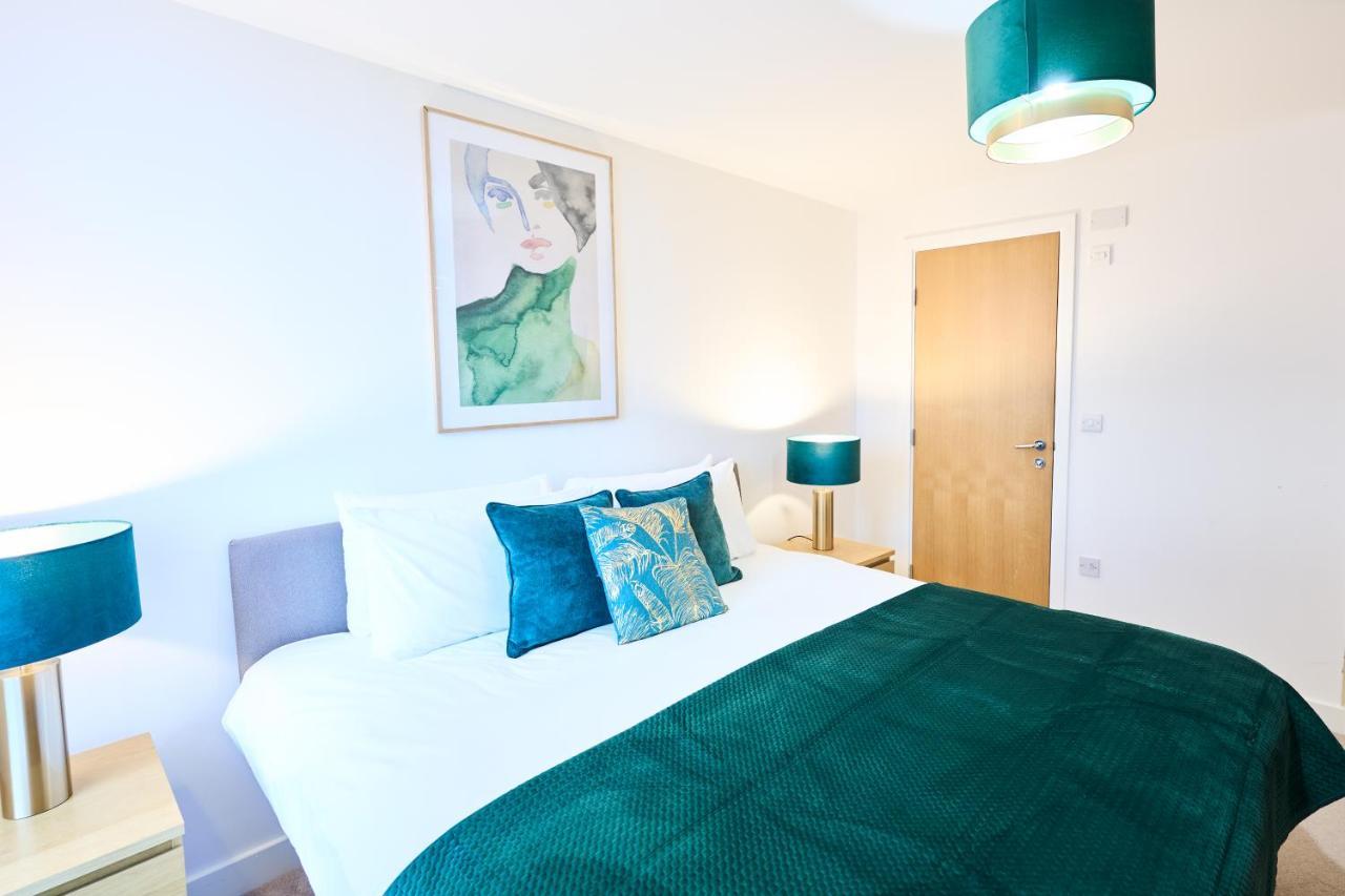 Shortstaymk Vizion Apartments, With Free Superfast Wi-Fi, Parking, Sky Sports And Movies Milton Keynes Esterno foto