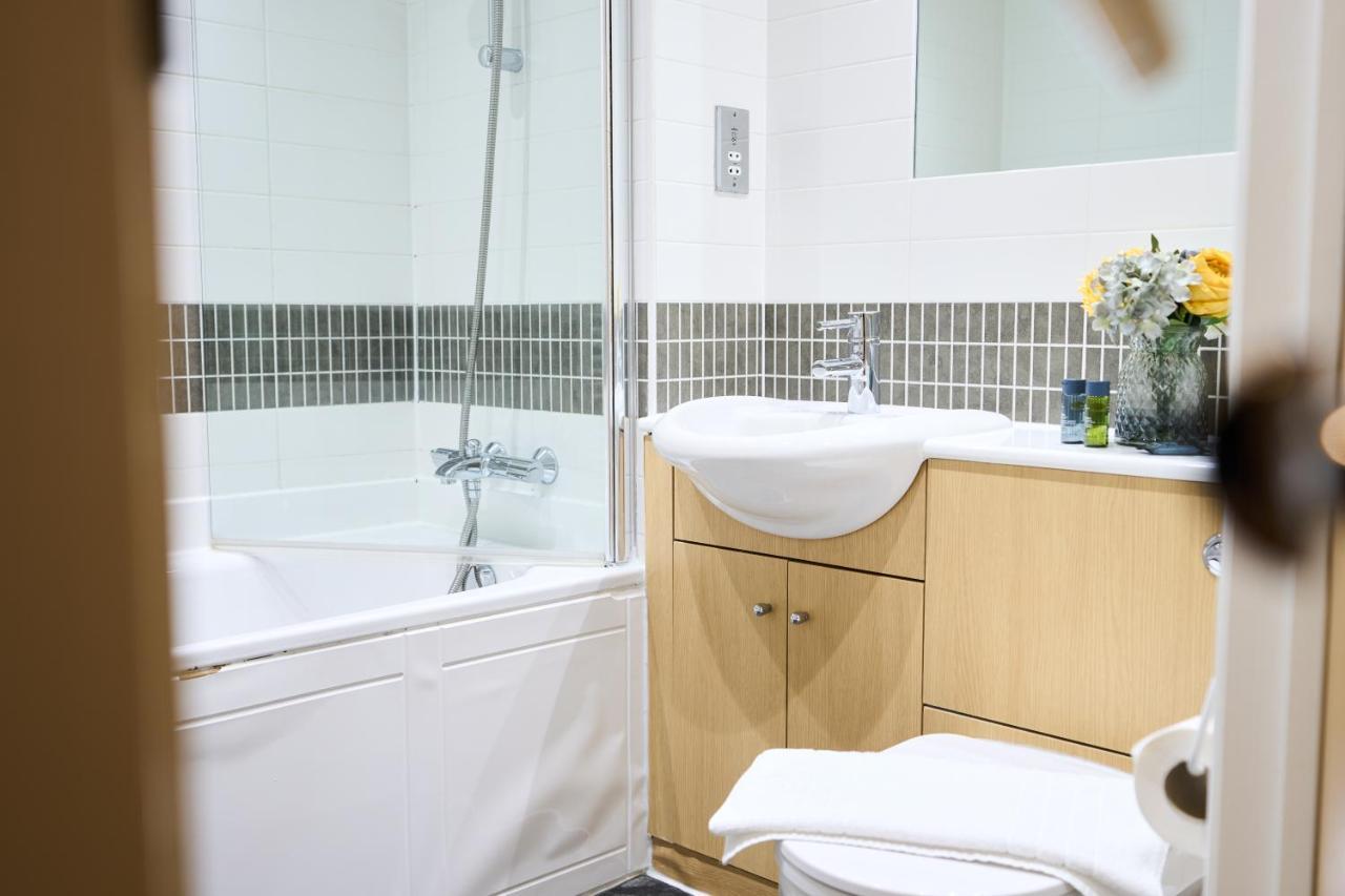 Shortstaymk Vizion Apartments, With Free Superfast Wi-Fi, Parking, Sky Sports And Movies Milton Keynes Esterno foto