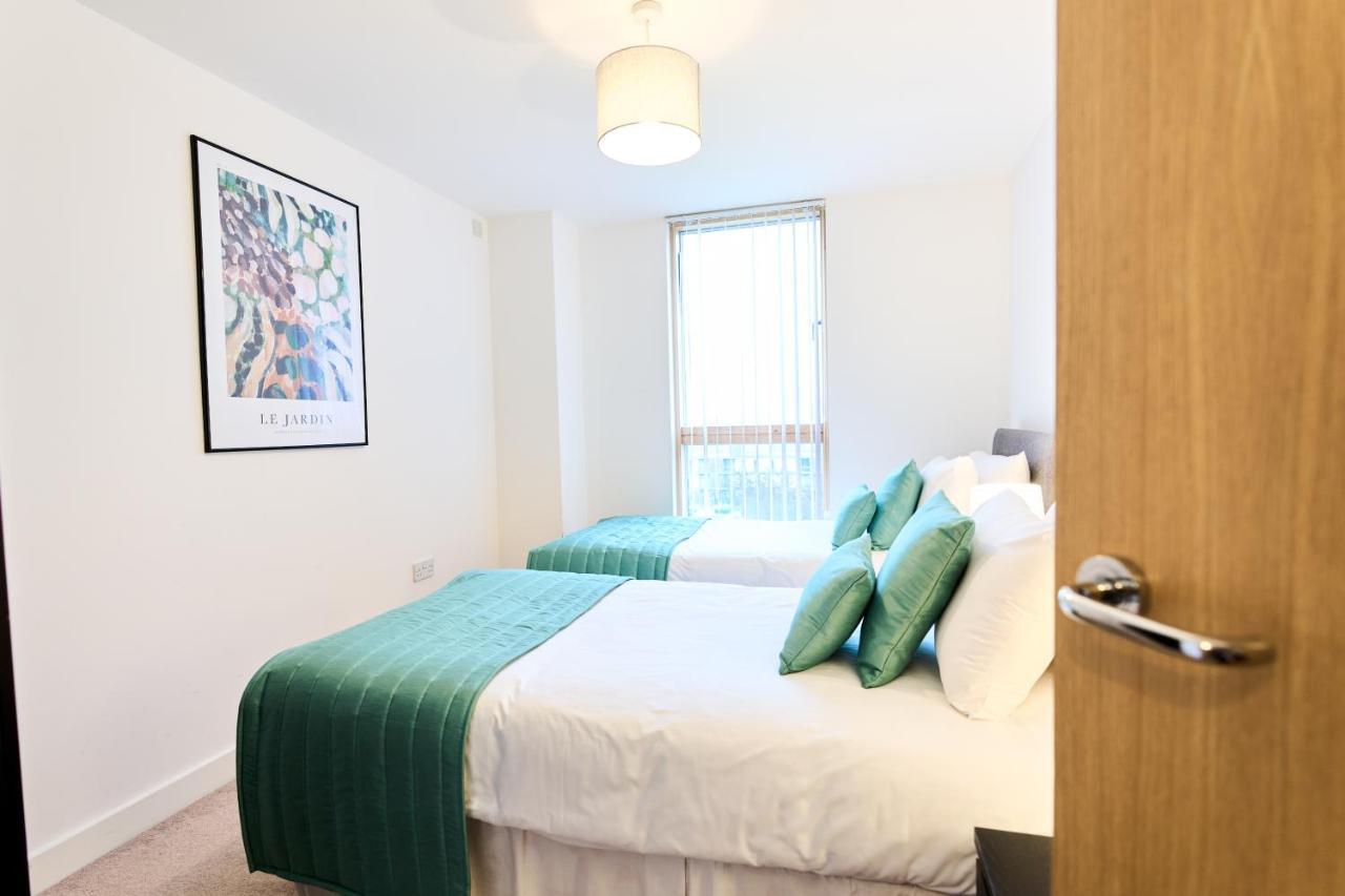 Shortstaymk Vizion Apartments, With Free Superfast Wi-Fi, Parking, Sky Sports And Movies Milton Keynes Esterno foto