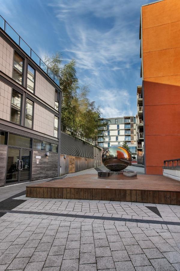 Shortstaymk Vizion Apartments, With Free Superfast Wi-Fi, Parking, Sky Sports And Movies Milton Keynes Esterno foto