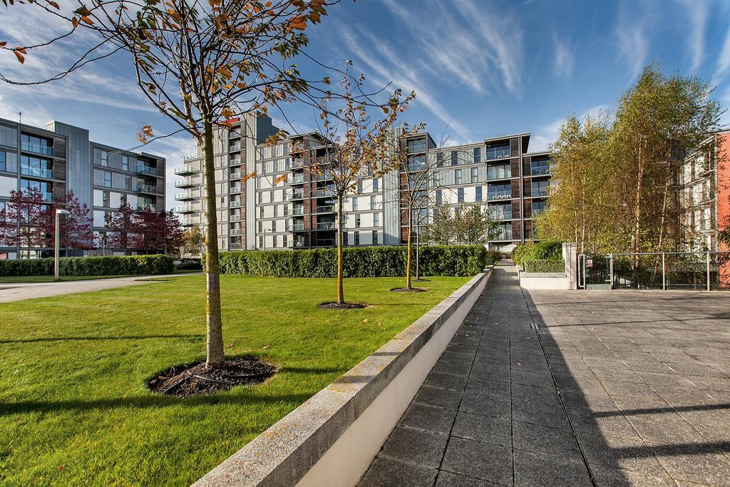 Shortstaymk Vizion Apartments, With Free Superfast Wi-Fi, Parking, Sky Sports And Movies Milton Keynes Esterno foto