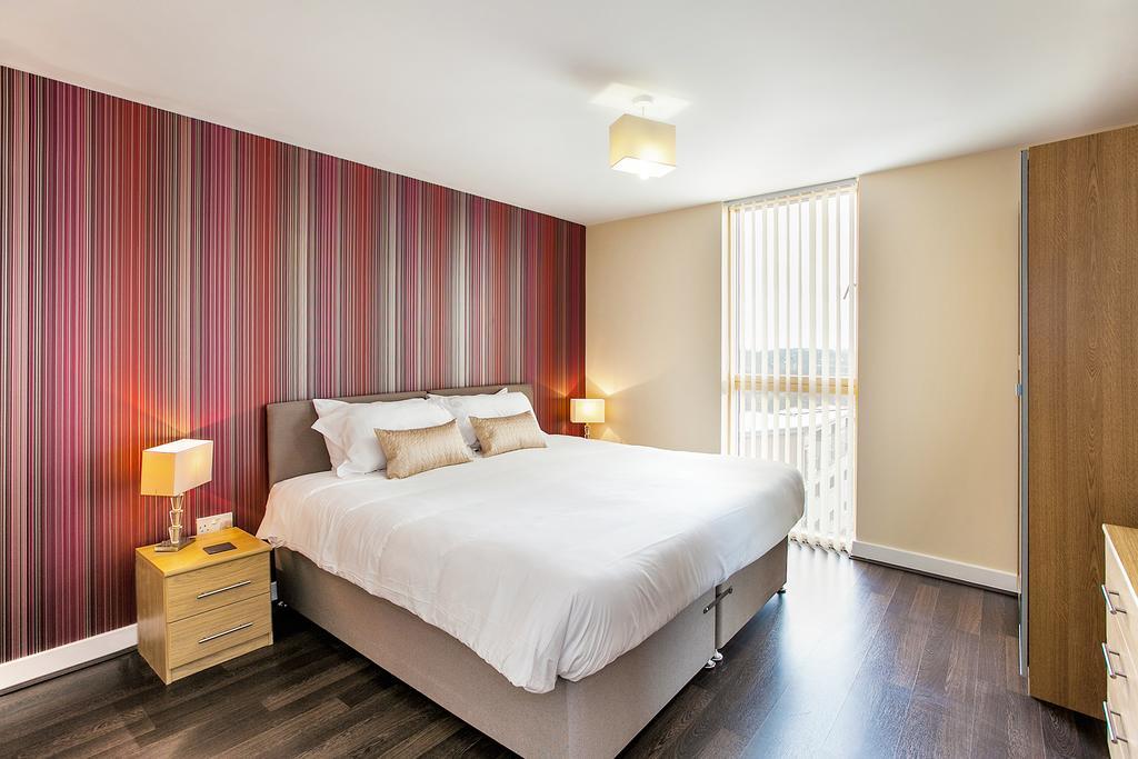 Shortstaymk Vizion Apartments, With Free Superfast Wi-Fi, Parking, Sky Sports And Movies Milton Keynes Esterno foto