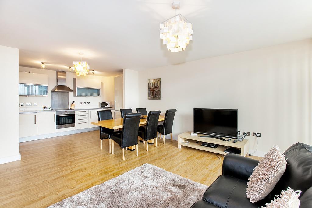 Shortstaymk Vizion Apartments, With Free Superfast Wi-Fi, Parking, Sky Sports And Movies Milton Keynes Esterno foto