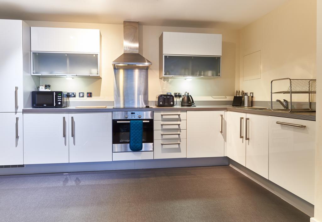 Shortstaymk Vizion Apartments, With Free Superfast Wi-Fi, Parking, Sky Sports And Movies Milton Keynes Esterno foto