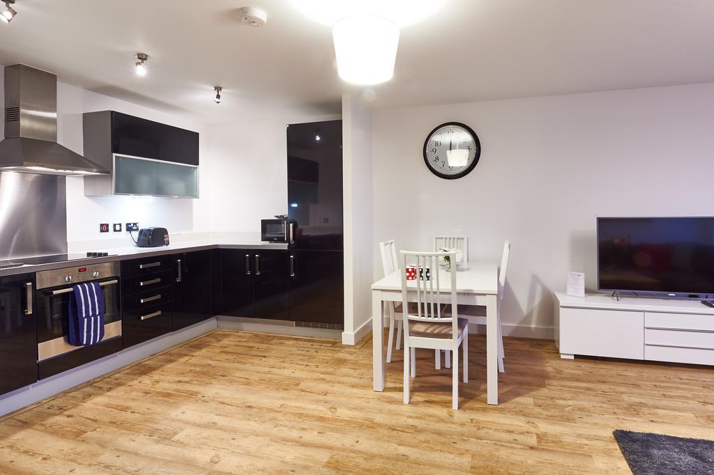 Shortstaymk Vizion Apartments, With Free Superfast Wi-Fi, Parking, Sky Sports And Movies Milton Keynes Esterno foto