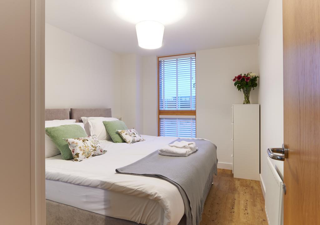 Shortstaymk Vizion Apartments, With Free Superfast Wi-Fi, Parking, Sky Sports And Movies Milton Keynes Esterno foto