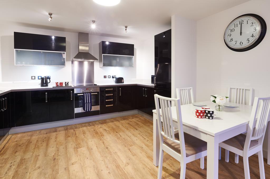 Shortstaymk Vizion Apartments, With Free Superfast Wi-Fi, Parking, Sky Sports And Movies Milton Keynes Esterno foto