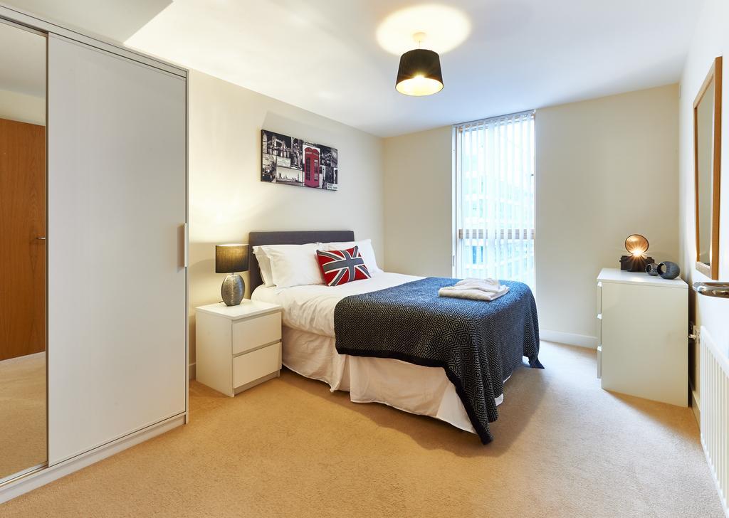 Shortstaymk Vizion Apartments, With Free Superfast Wi-Fi, Parking, Sky Sports And Movies Milton Keynes Esterno foto