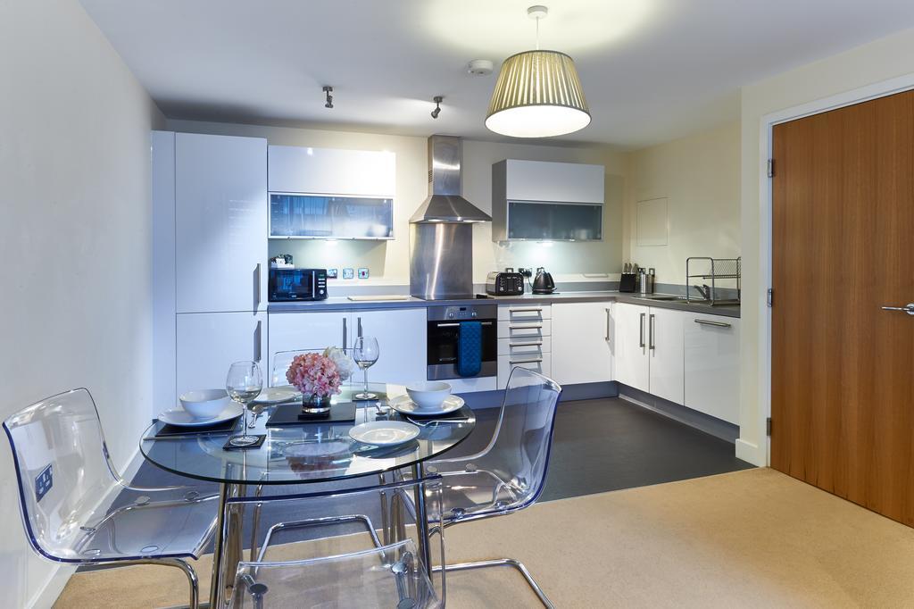 Shortstaymk Vizion Apartments, With Free Superfast Wi-Fi, Parking, Sky Sports And Movies Milton Keynes Esterno foto