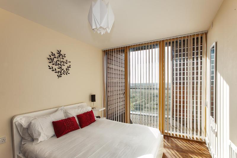 Shortstaymk Vizion Apartments, With Free Superfast Wi-Fi, Parking, Sky Sports And Movies Milton Keynes Esterno foto