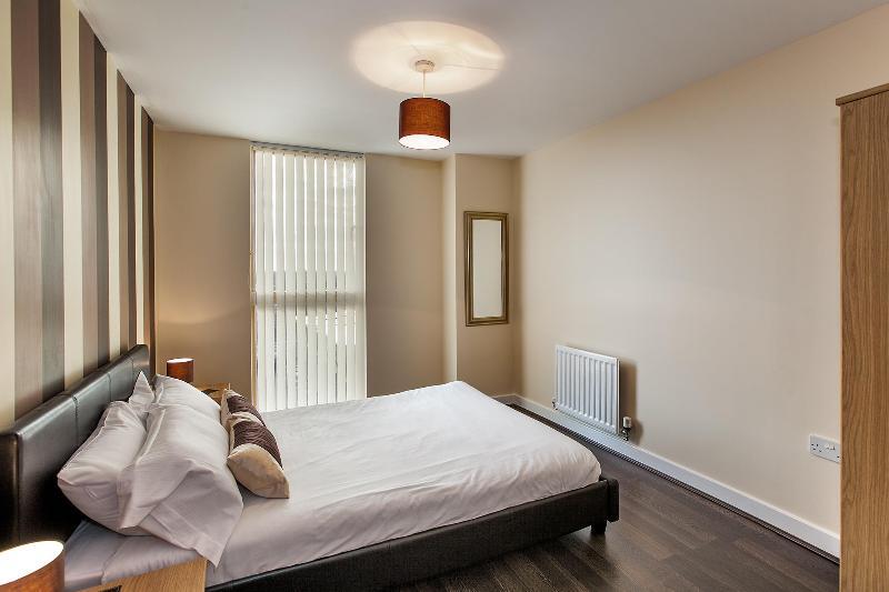 Shortstaymk Vizion Apartments, With Free Superfast Wi-Fi, Parking, Sky Sports And Movies Milton Keynes Esterno foto