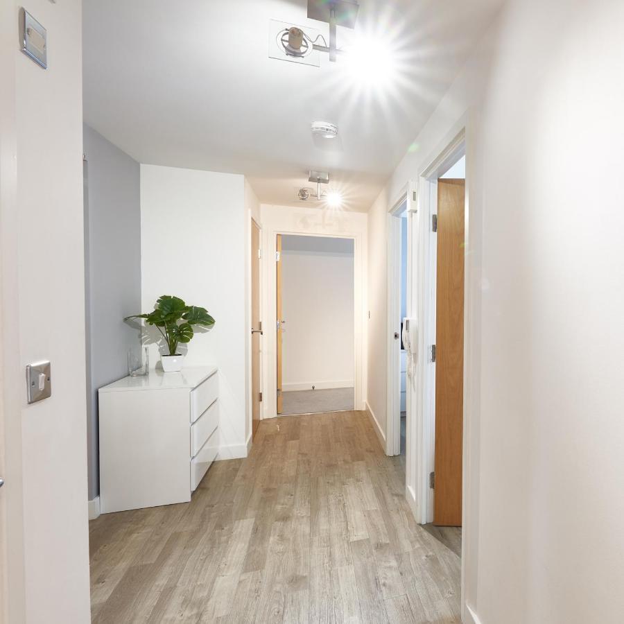 Shortstaymk Vizion Apartments, With Free Superfast Wi-Fi, Parking, Sky Sports And Movies Milton Keynes Esterno foto