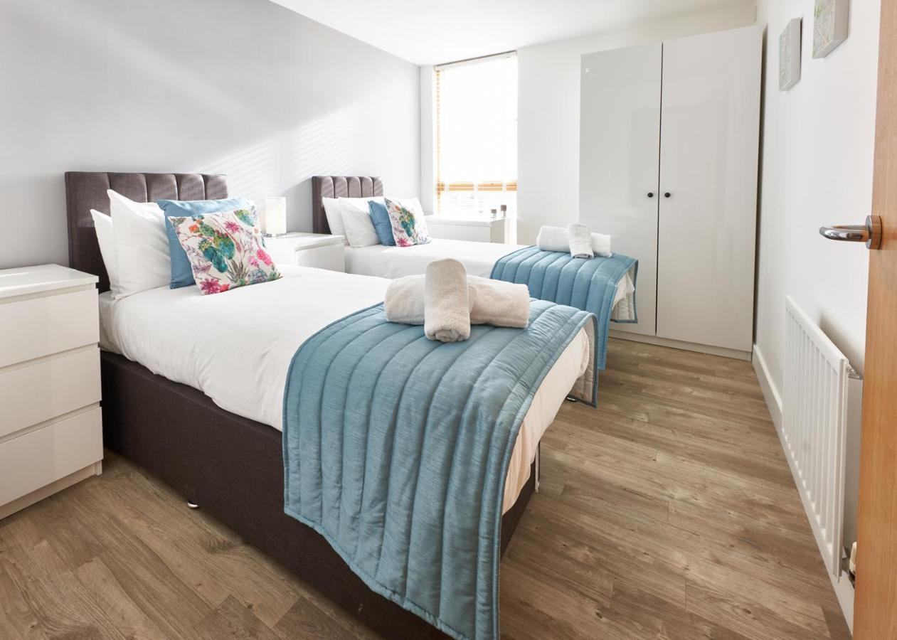 Shortstaymk Vizion Apartments, With Free Superfast Wi-Fi, Parking, Sky Sports And Movies Milton Keynes Esterno foto