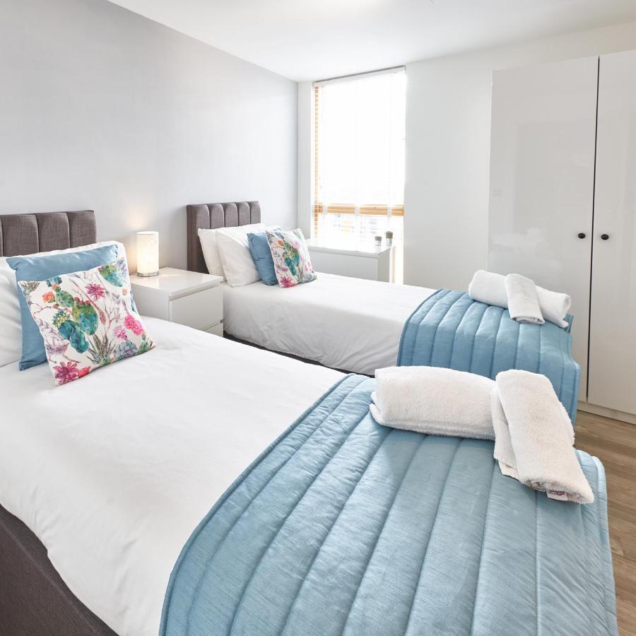 Shortstaymk Vizion Apartments, With Free Superfast Wi-Fi, Parking, Sky Sports And Movies Milton Keynes Esterno foto